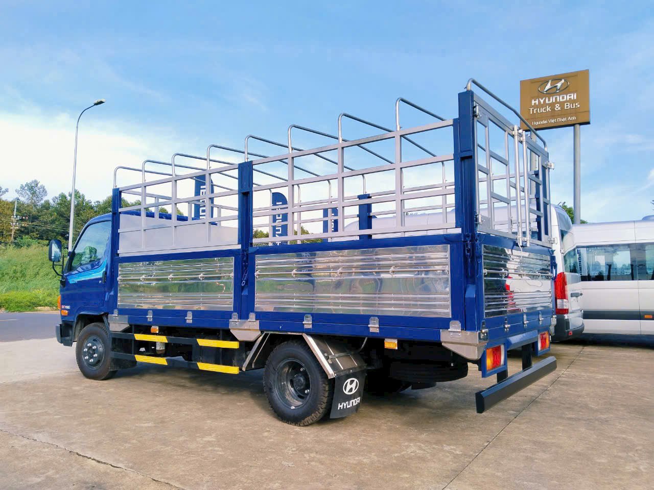 Hyundai Mighty W750 (2).jpg