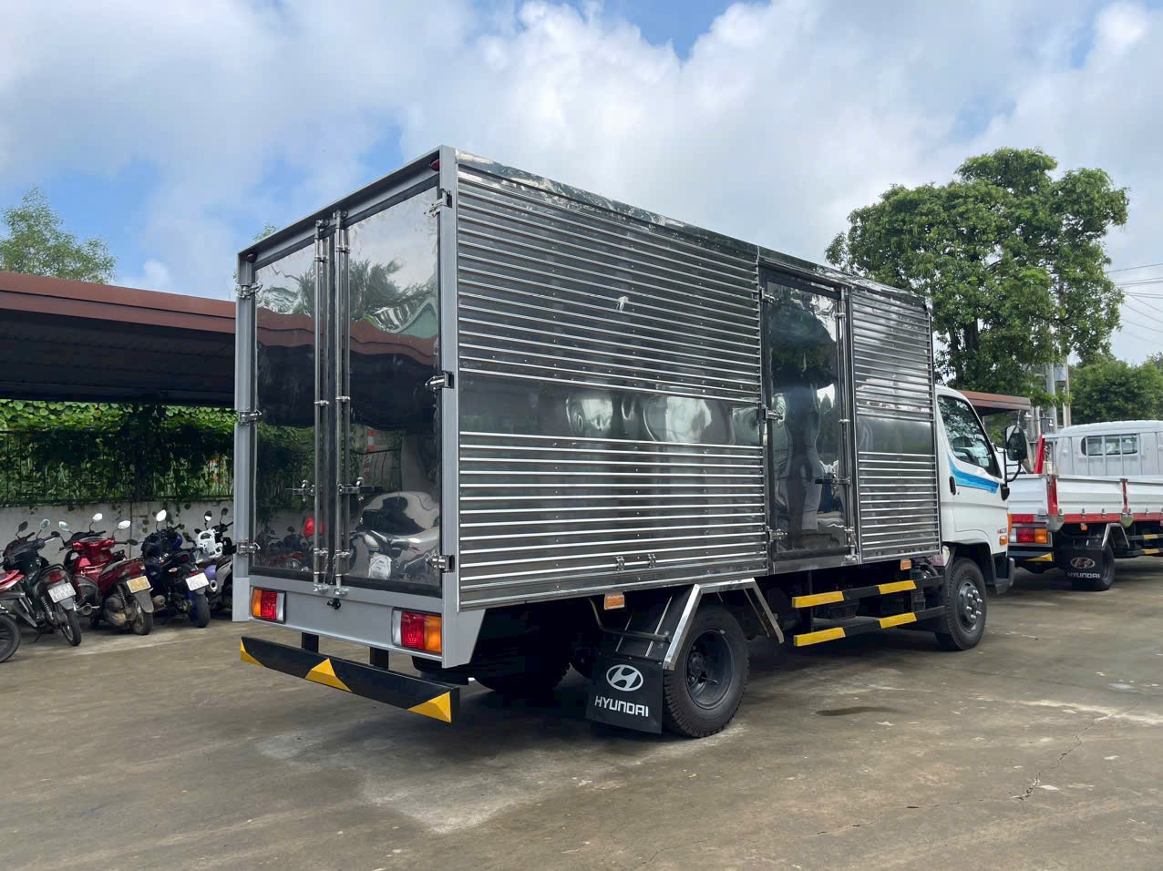 Hyundai Mighty W750 (3).jpg