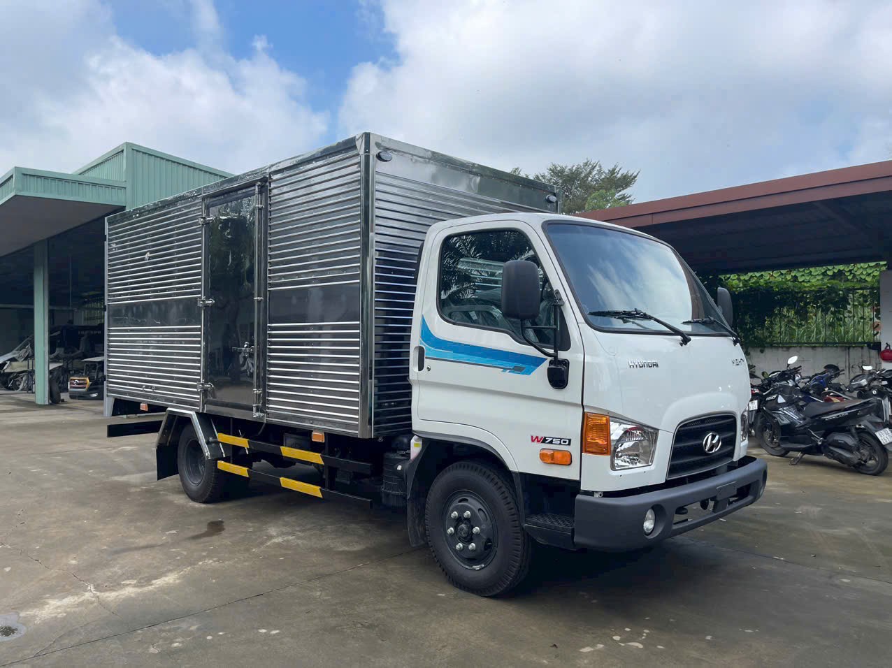 Hyundai Mighty W750 (4).jpg
